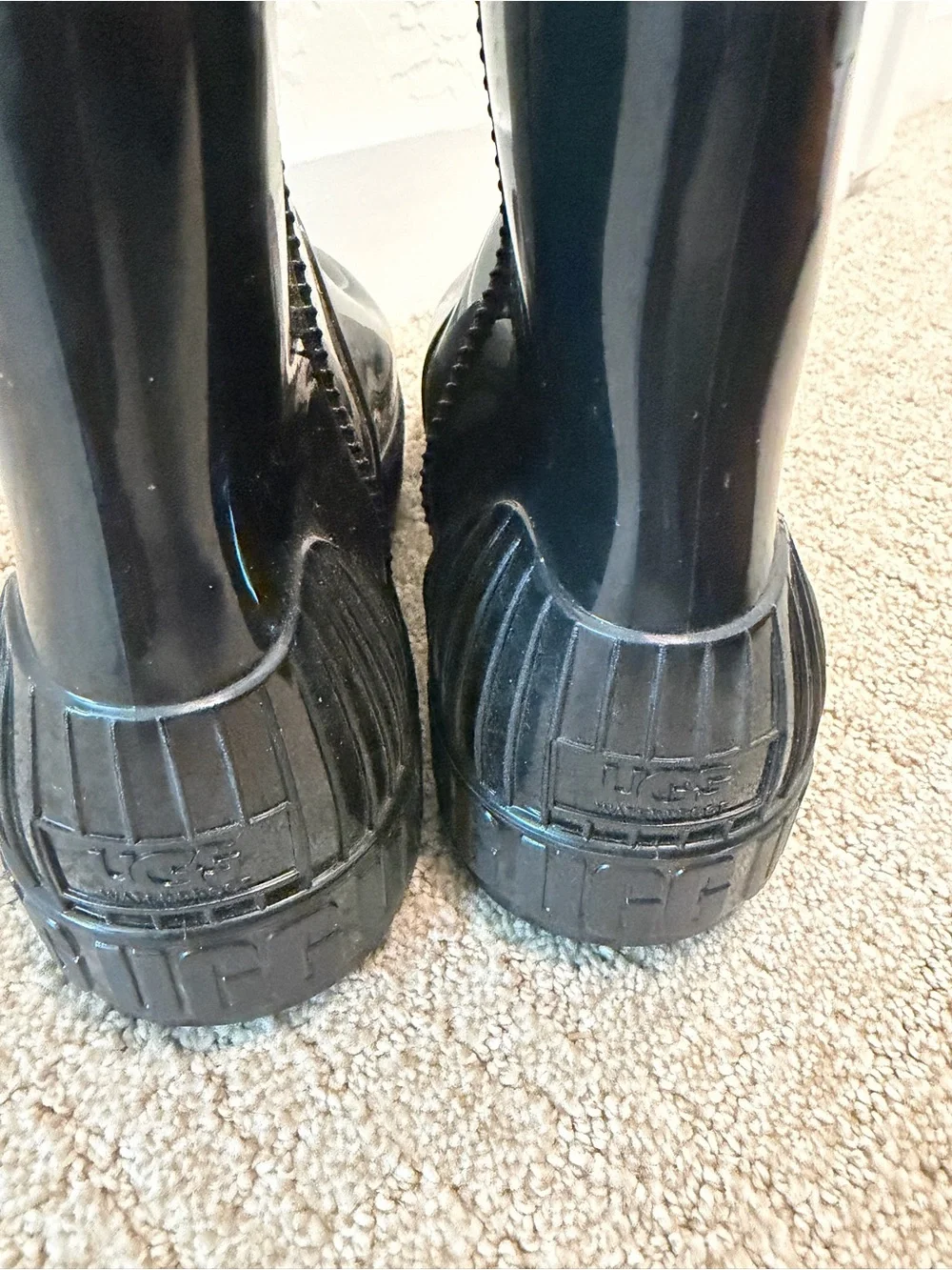 UGG shiny waterproof
